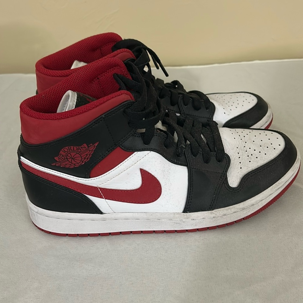 Jordan 1 mid gym red black basketball sneakers